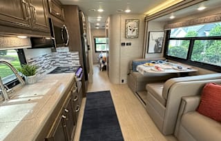 'Maverick' Sleeps 8! Loaded with Comfort Amenities