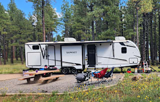 Family/Pet Friendly Bunkhouse Glamper