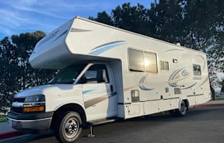 Perfect RV with 125 mi/day for 8 with std license