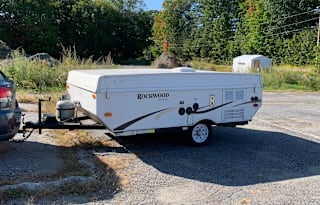 A popup with all the essentials, tow with any car!