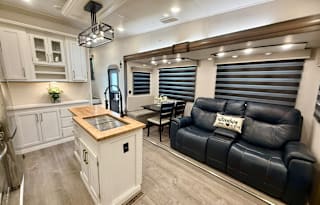 Prime Time RV Crusader 382MBH