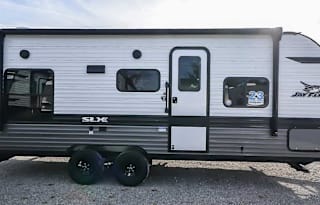TWO HEARTS, ONE CAMPER: MOUNTAIN VIEWS