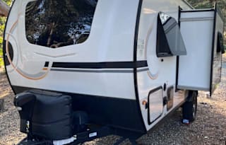 2022 GeoPro 19ft / Sleeps 4 / Lightweight / Irvine