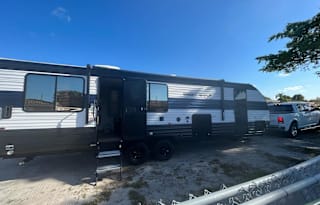TOY HAULER GREY WOLF