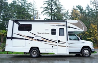 2018 Minnie Winnie, Sleeps 6, Full Solar