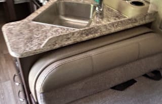 2019 Thor Freedom Elite 27' Motorhome