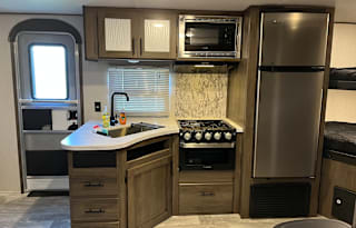 Family Friendly Bunkhouse Sleeps 8, 4 beds total.
