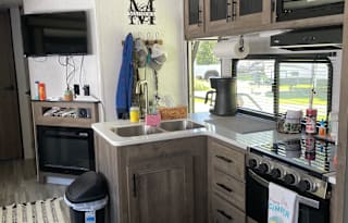 Mathews' Fam Home on Wheels