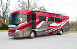 2021 Tiffin Luxury Diesel Pusher - Bath & 1/2!!