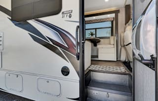 Stylish Jayco Redhawk 31F w/ BUNKHOUSE