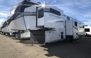 Beautiful 2022 Jayco North Point 377