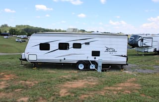 TJ' s RV Pet and Festival Friendly w/ BUNKHOUSE