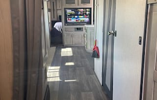 Spacious Family Friendly 35 Ft Bunkhouse