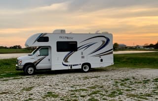"LULU" 2019 Thor motorcoach  Freedom Elite 22HE