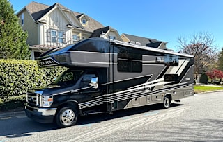‘Endeavor’ Loaded with Amenities + Sleeps 10!