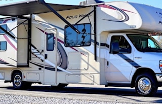 29'-Luxury Four Winds 10 Sleeper w Bunks! 2 Slides
