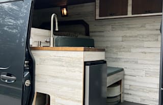 Moto Adventure Van