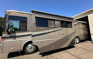 2005 Winnebago Journey 36M
