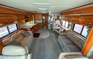 Affordable Luxury – Premium Class A Diesel Pusher!