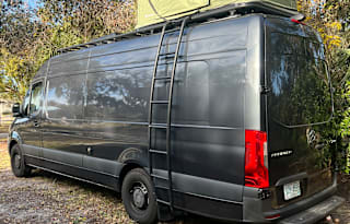 Moto Adventure Van