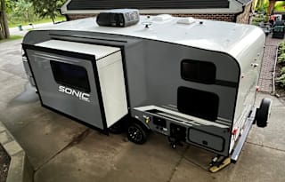 Komodo Kampers RV Rental-Sonic