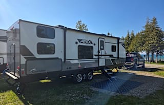 2023 Luxurious Family-Friendly Apex Ultra-Lite
