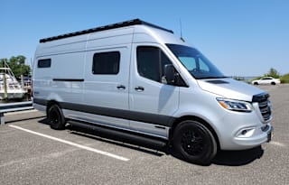 ROVENN - Mercedes Winnebago Adventure Wagon++ 70SE