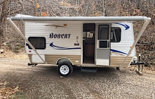 Lightweight 2012 Skyline Bobcat with Bunks