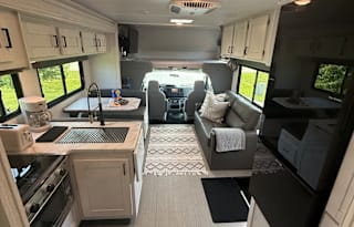 2024 EAST TO WEST Entrada 3100FB