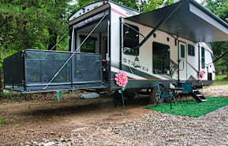 Generator / Sleeps 6  Plus / Deck