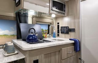 Amazing Compact 18’ RV (Full Bath & Kitchen)