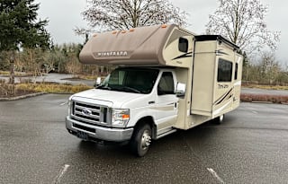 Winnebago | Class C | Sleeps 6 | UNLIMITED MILES!