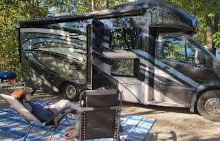 Like New Luxury RV - Adventure with Style! 19 MPG