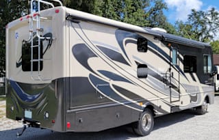 Holiday Rambler Admiral 32H
