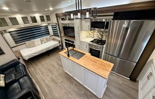 Prime Time RV Crusader 382MBH