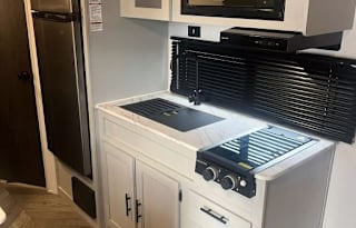 Small but Homey 6-Sleeper Camper!