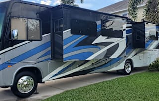 2019 Forest River Georgetown GT5 37 ft Bunkhouse