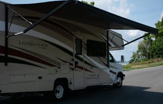 2015 Coachmen RV Leprechaun 260DS Chevy 4500
