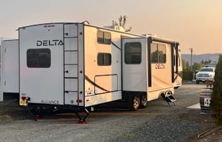 Big Merla Sleeps 7 and Bring your Furry Friends