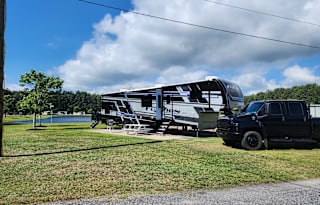2024 Fuzion 430 Toy Hauler with Gooseneck Hitch
