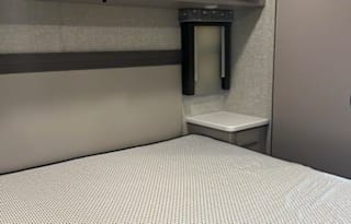 34 *NEW*Thor Windsport 8-SLEEPER-WIFI- Luxury Bus
