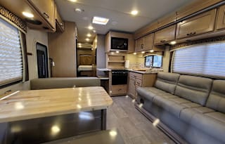 Sleeps 10, 2 Slide Outs, PRIVATE Queen, Bunkhouse