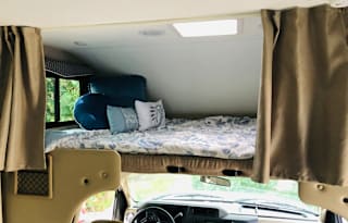 Glamping @ it’s Finest!!! 24’ Drivable Class C