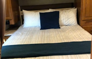Fully stocked 2019 Coachmen Leprechaun 319MB