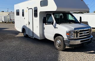 2017 Thor Motor Coach Four Winds 23A Grizzly5