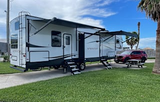 Pet-Friendly-Adventure Ready-22' Keystone Sprinter