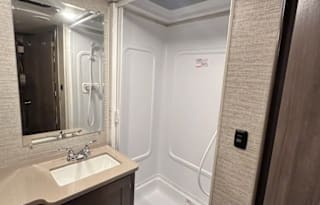Spacious Minnie Winnie 31H – Perfect for Families