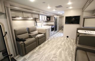 2022 Thor Motor Coach Hurricane 34R-4144