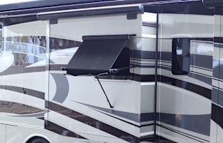 ONE OF THE CLEANEST MOTOR COACHES  OUT THERE