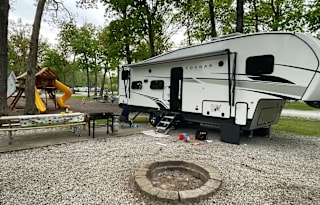 Family Friendly 5th wheel (TRIPLE BUNKS)